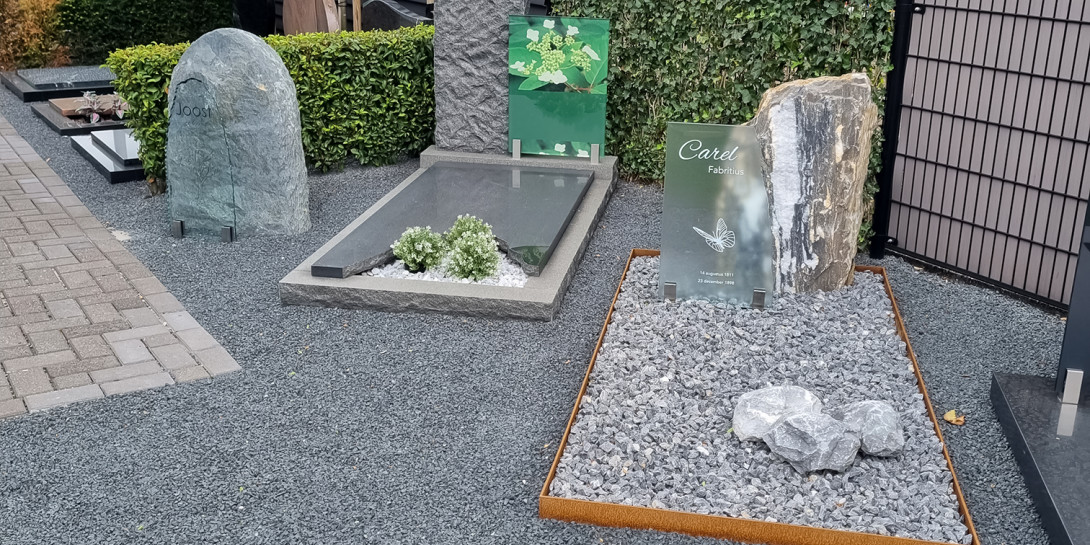 Natuurlijke grafsteen met rots kopen