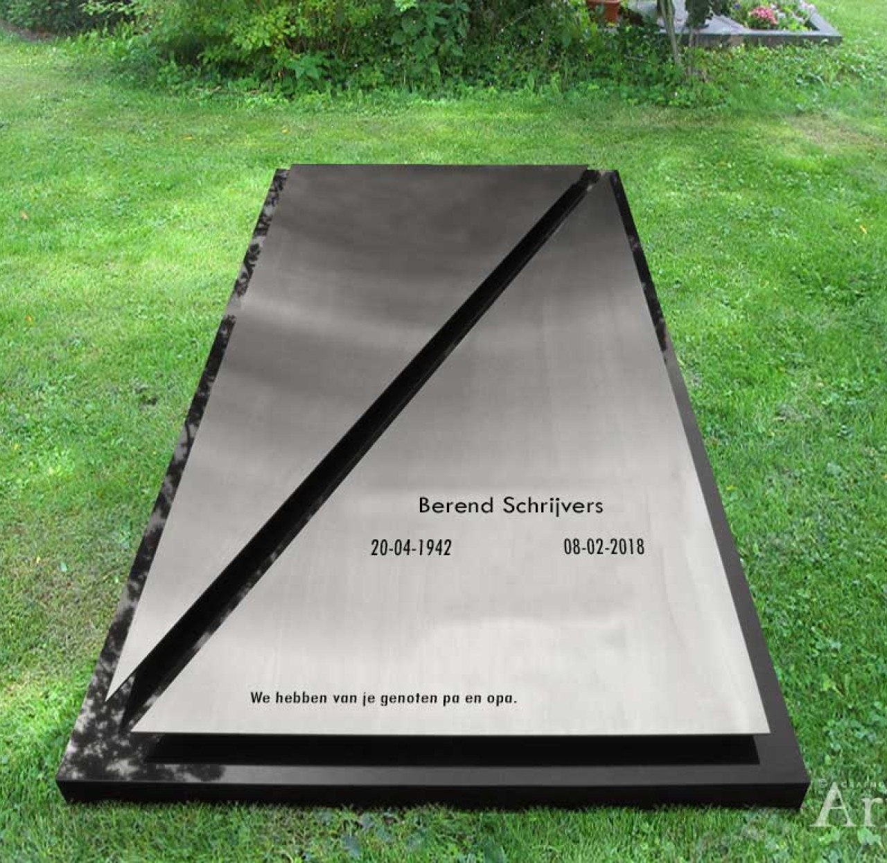 Liggende grafsteen met rvs