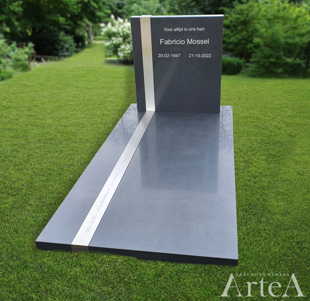 Modern gedenkteken met stroken van roestvrij staal