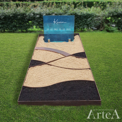 aparte grafsteen met letterplaat glas en cortenstaal