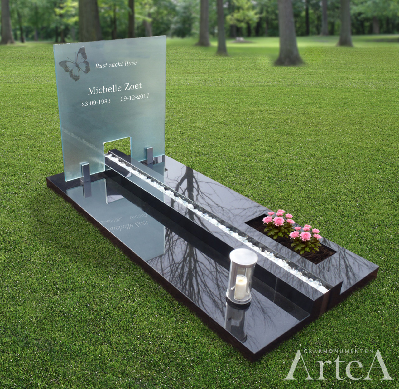 Grafsteen met glasplaat en vlinder