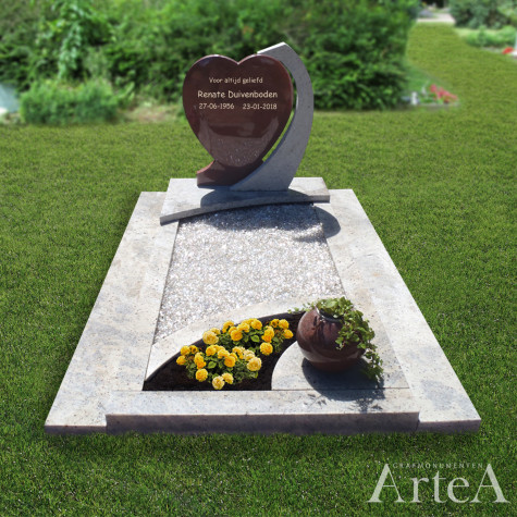 Grafmonuemnt dubbel grafsteen rood graniet met Belgisch hardsteen en glas en tuin met planten