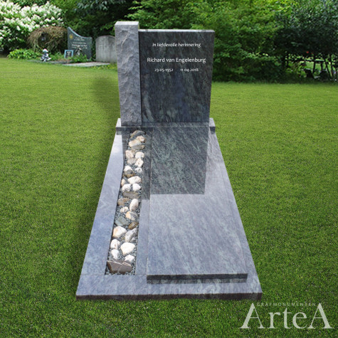Grafmonument met graniet en ruwe zuil met strook en keien
