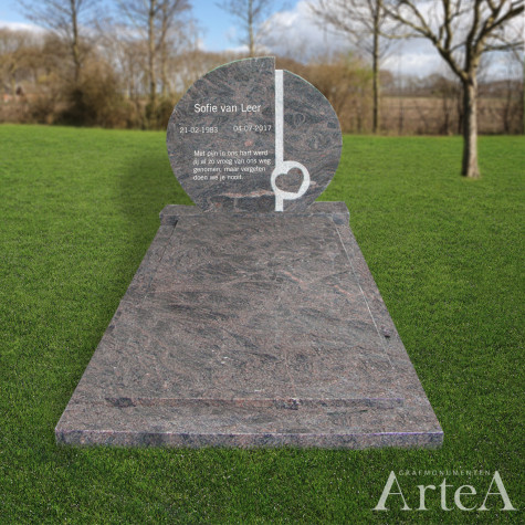 Grafmonument met hart en grafsteen traditioneel met graniet en rode kleur