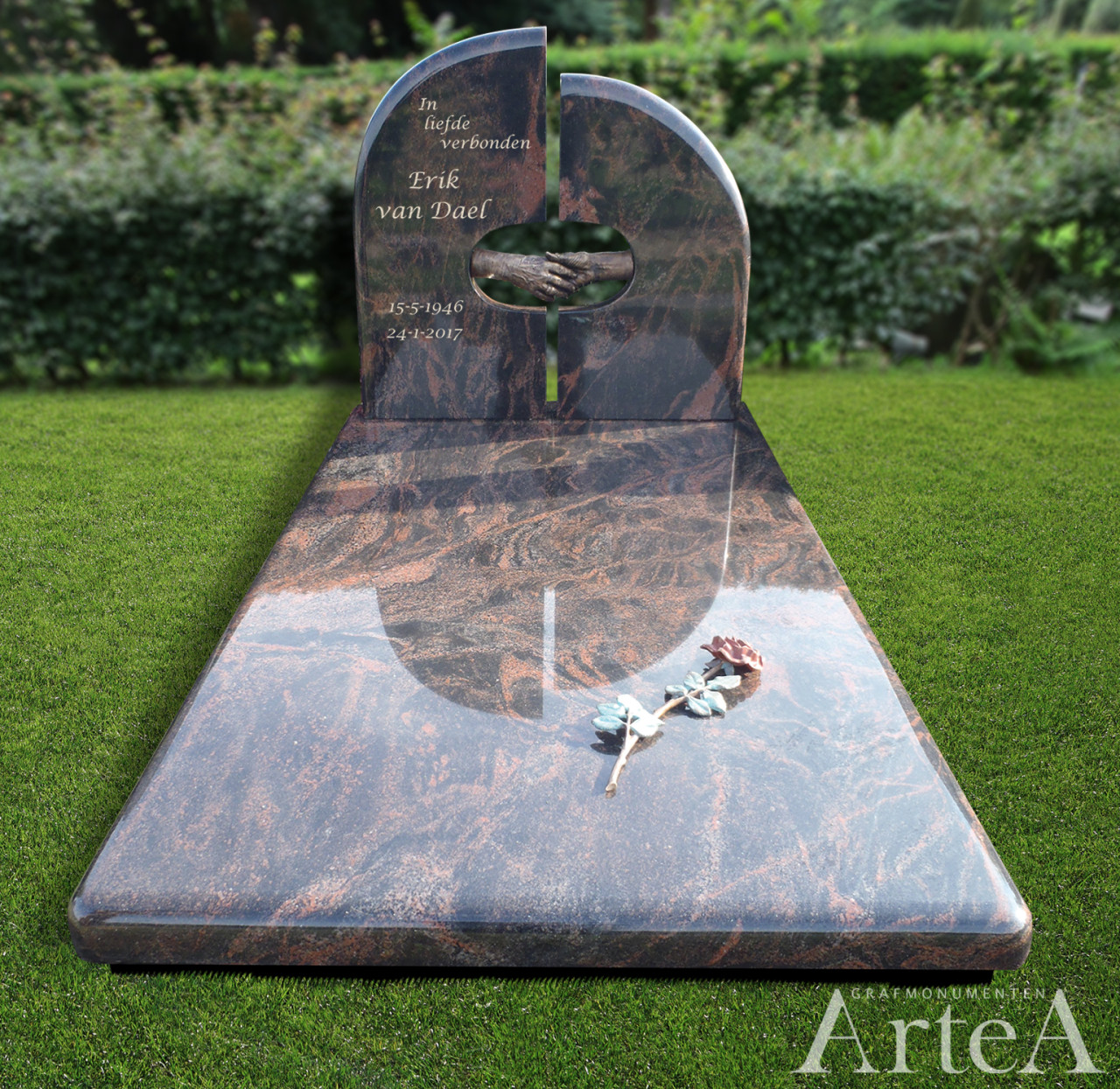 grafsteen met bronzen handen