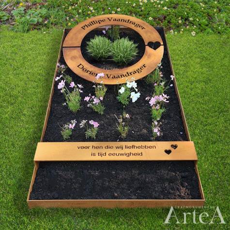 grafmonument van cortenstaal met letters uit staal gesneden