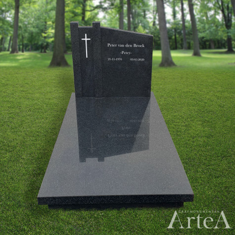 Grafsteen zwart graniet traditioneel met kruis