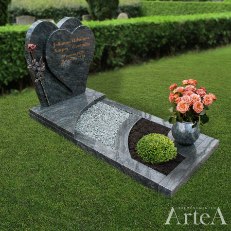Grafsteen hart met bronzen roos grafmonument met planten en tuin