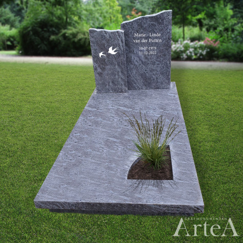 Gedenksteen met vogels