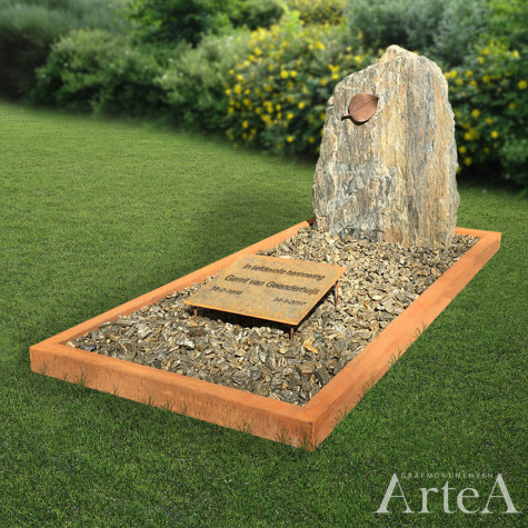 Grafsteen met cortenstaal ruwe kei grafmonument uniek
