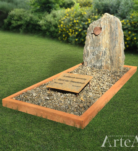Grafsteen met cortenstaal ruwe kei grafmonument uniek