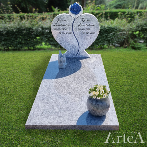 grafsteen met gebroken  hart en roos