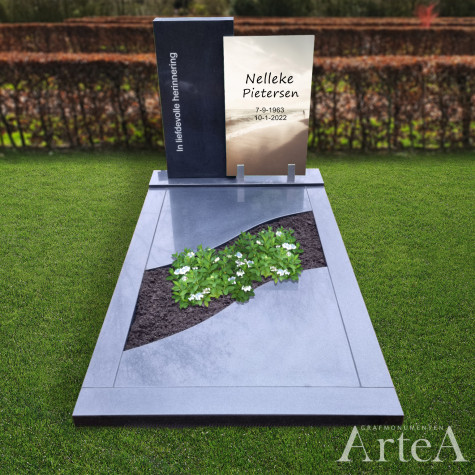 grafsteen met glasplaat print strand