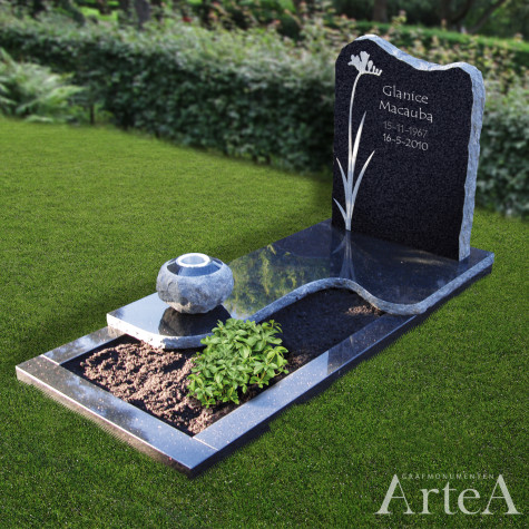 grafsteen met afbeelding van fresia