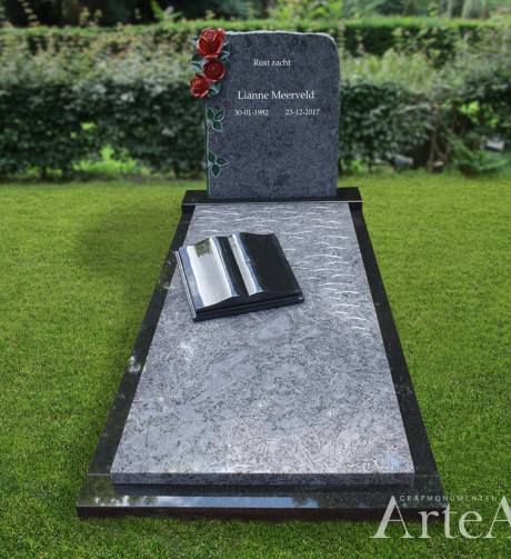 Grafsteen met bloemen