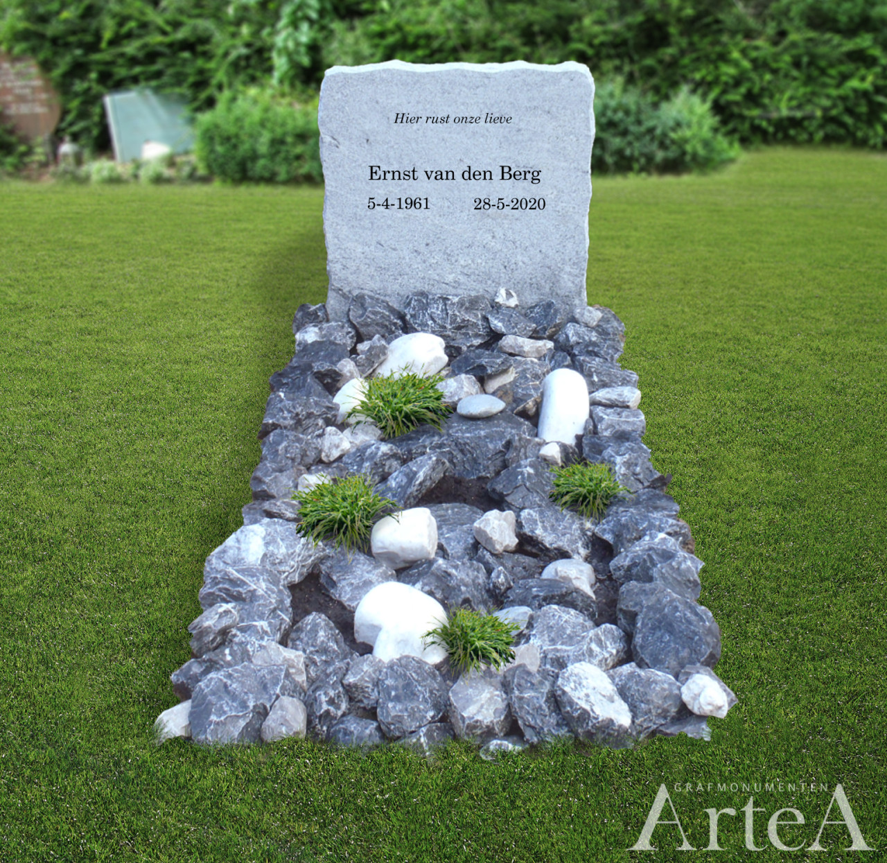 Grafsteen met ruwe kei en kleine keien