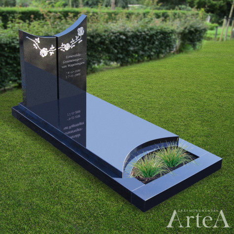 Gedenkteken met uitgekapte rozen