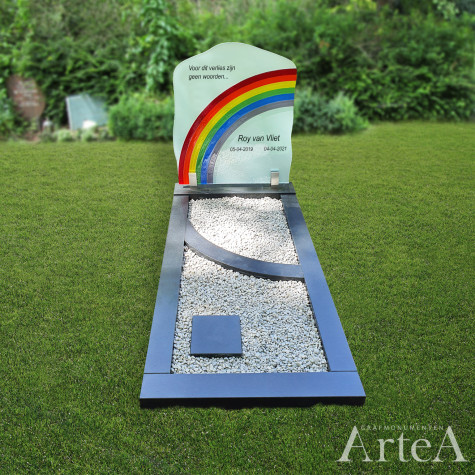 Kindersteen met glasplaat