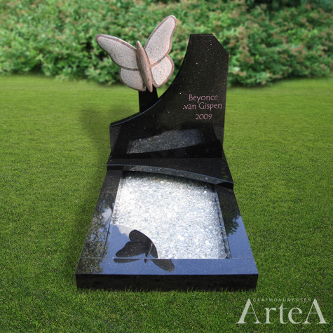 Kindermonument met vlinder kindersteen met zwart graniet uniek kindergraf