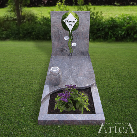 Kindermonument met RVS kindergrafsteen van graniet met vlieger en betekenis