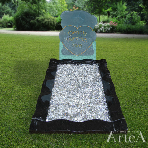 Grafmonument met glasplaat voor een kind
