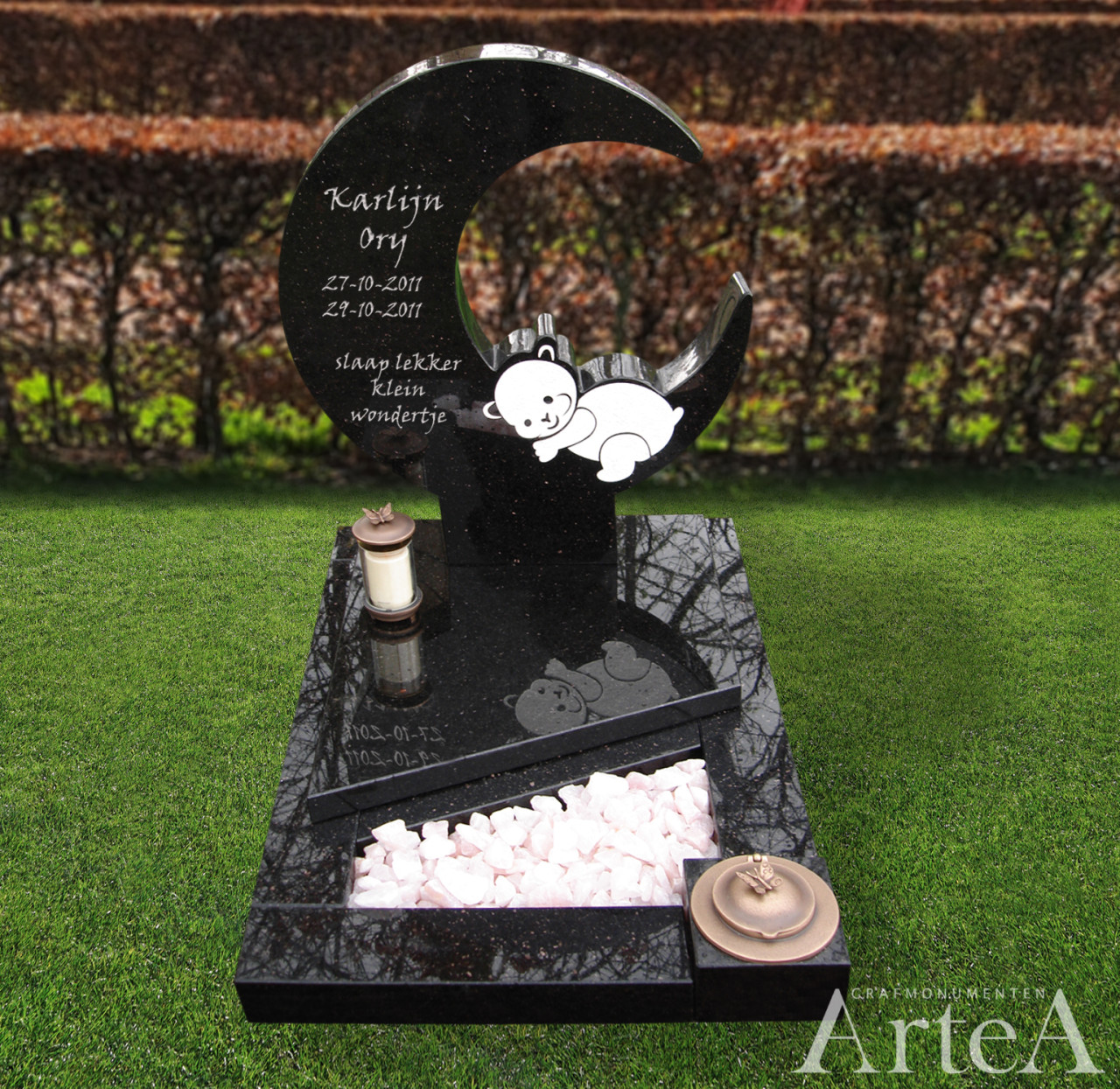 kindergrafsteen met beertje en maan