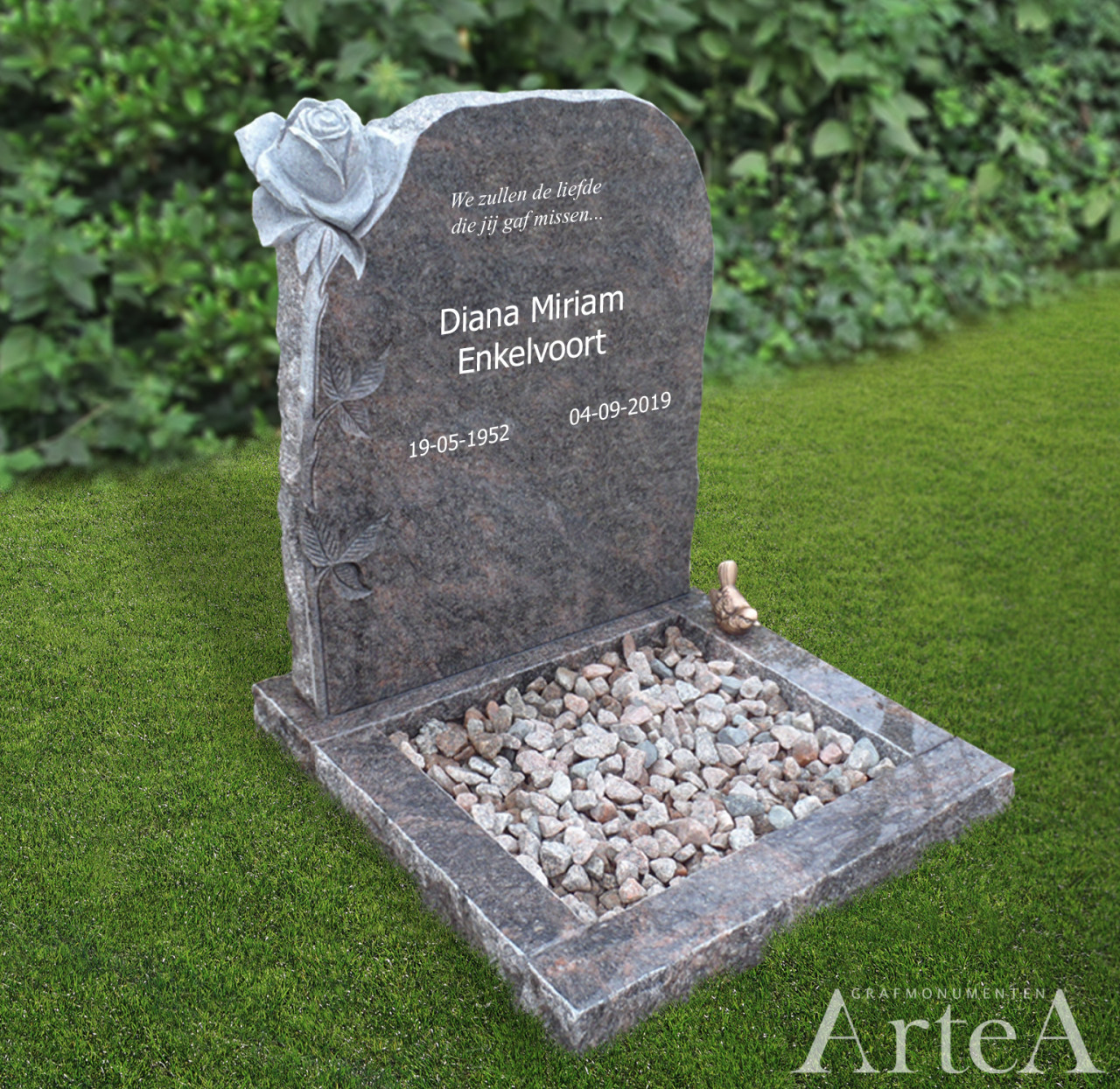 Korte grafsteen met uitgekapte roos van graniet