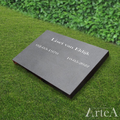 Letterplaat van zwart graniet