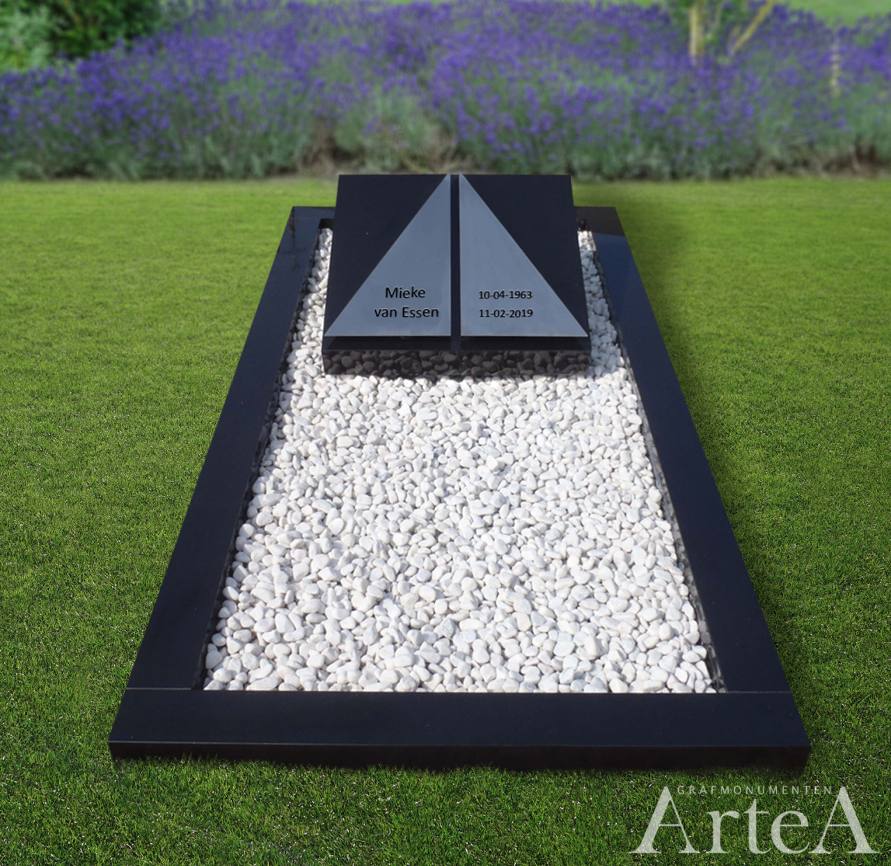 Liggende grafsteen van zwart graniet met rvs