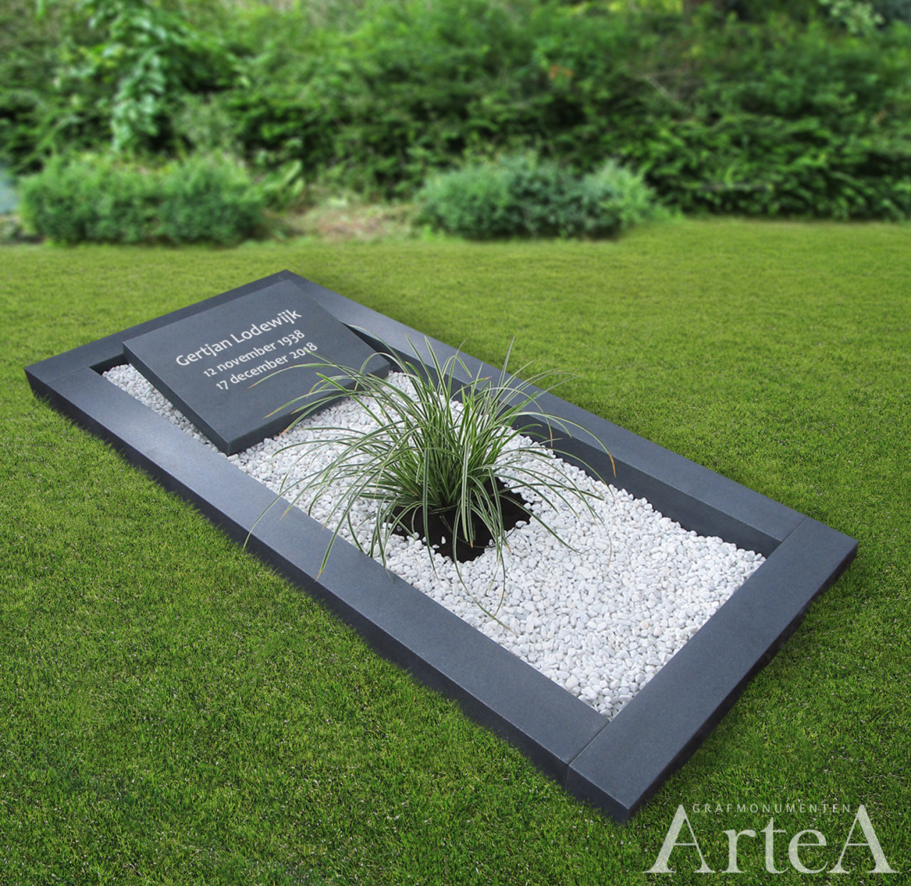 Grafsteen liggend met tekst plaat