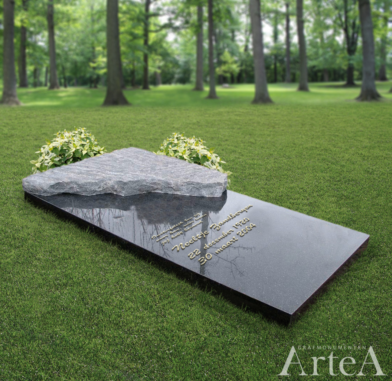 Liggende grafsteen met ruwe kant en zwart graniet en bronzen letters