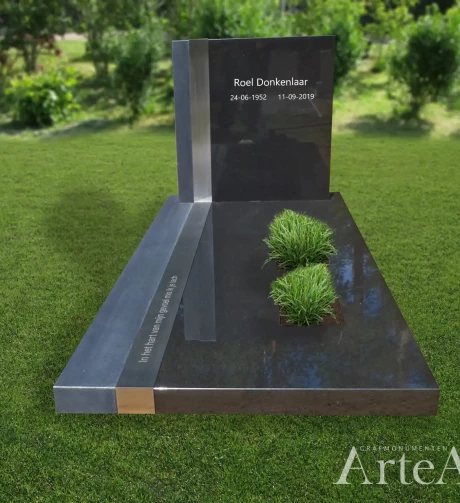 grafsteen met rvs geplaatst in Alkmaar