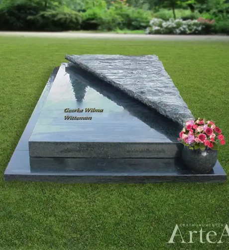 Grafzerk met ruw graniet in Barneveld