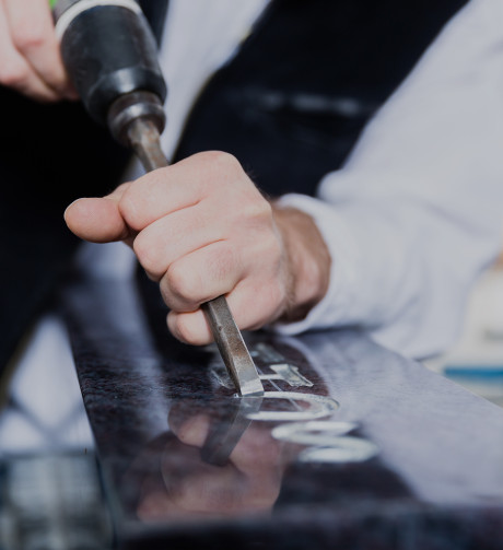 Een grafsteen van marmer