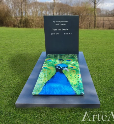 Voorbeeld van een grafsteen met glas