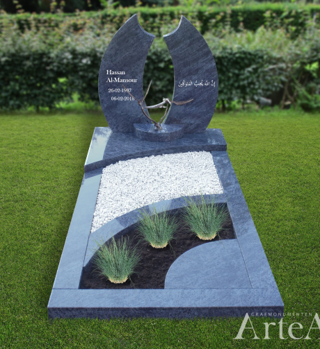 Een bijzondere islamitische grafsteen met een bronzen beeld van vogels