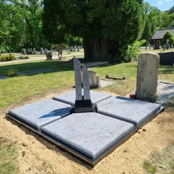 Dubbele grafsteen geplaatst door Artea Grafmonumenten