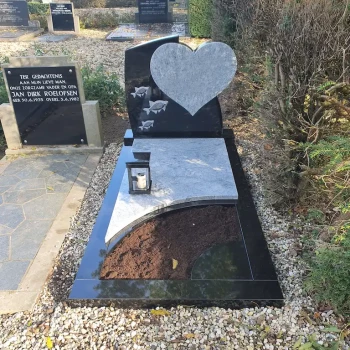Grafsteen met wit hart geplaatst door Artea Grafmonumenten