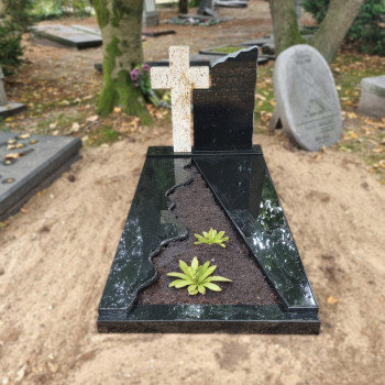 Grafsteen met kruis en zwart graniet
