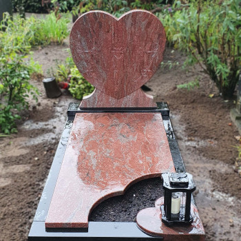 Grafsteen rood in de vorm van hart