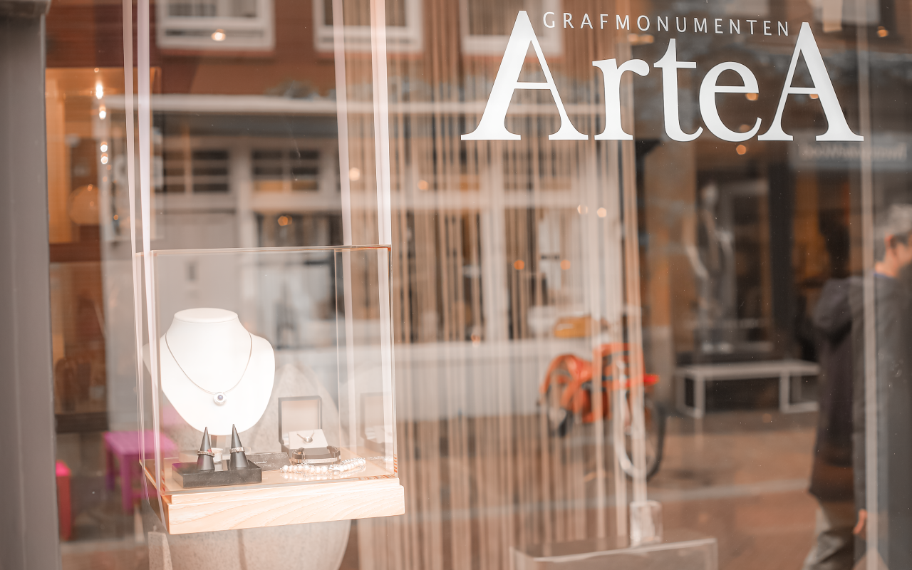 grafstenen showtuin Alkmaar