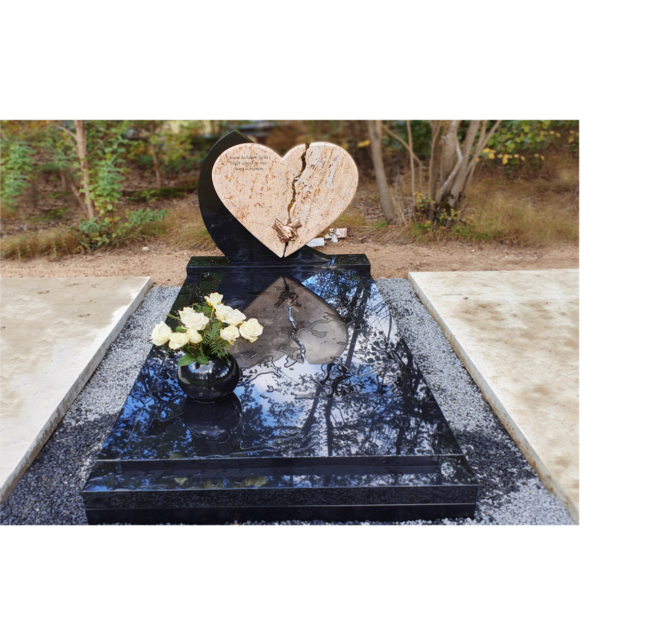 grafmonument met hart in Lunteren