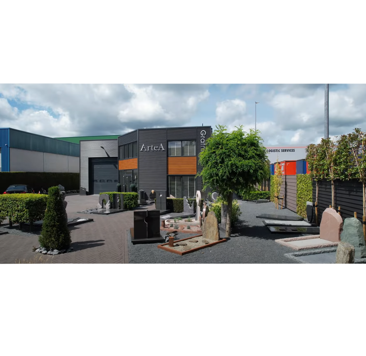 Showtuin van grafstenen in almen